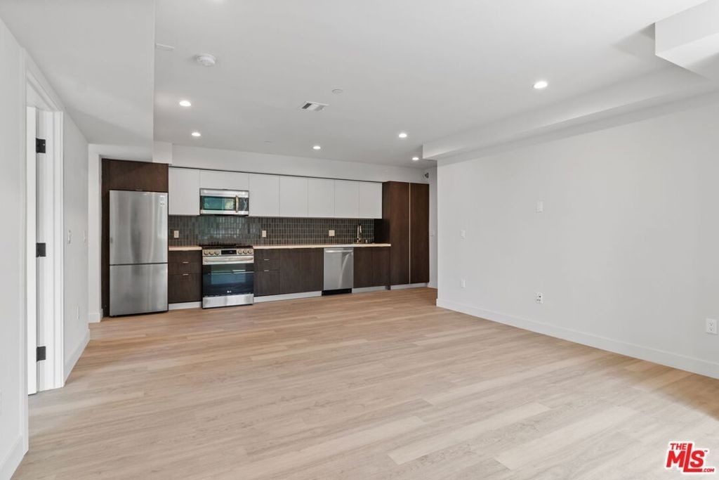 132 Rosemont Avenue - Photo 3