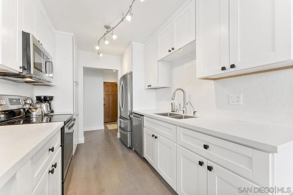 909 Coast Blvd - Photo 4