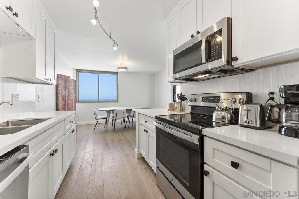 909 Coast Blvd - Photo 3