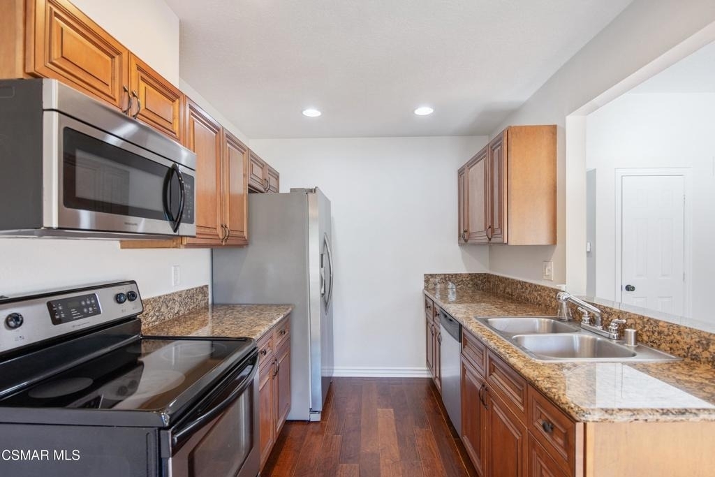 2860 Instone Court - Photo 8