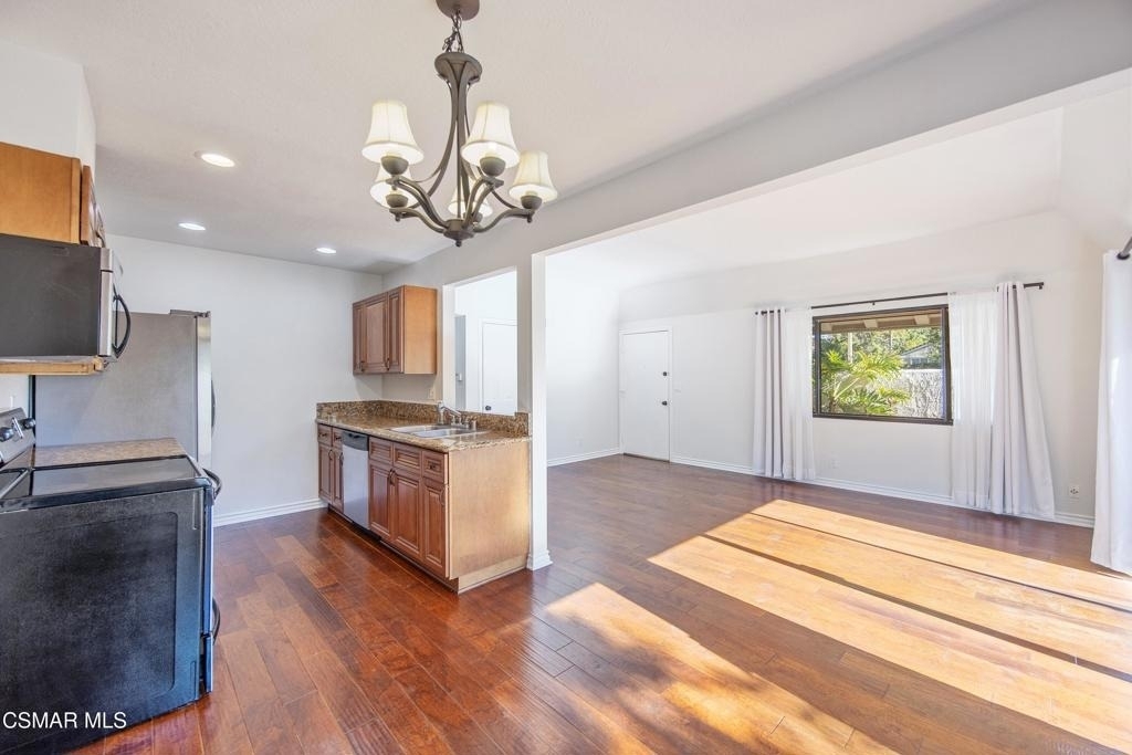 2860 Instone Court - Photo 10