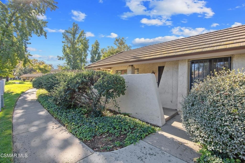 2860 Instone Court - Photo 32