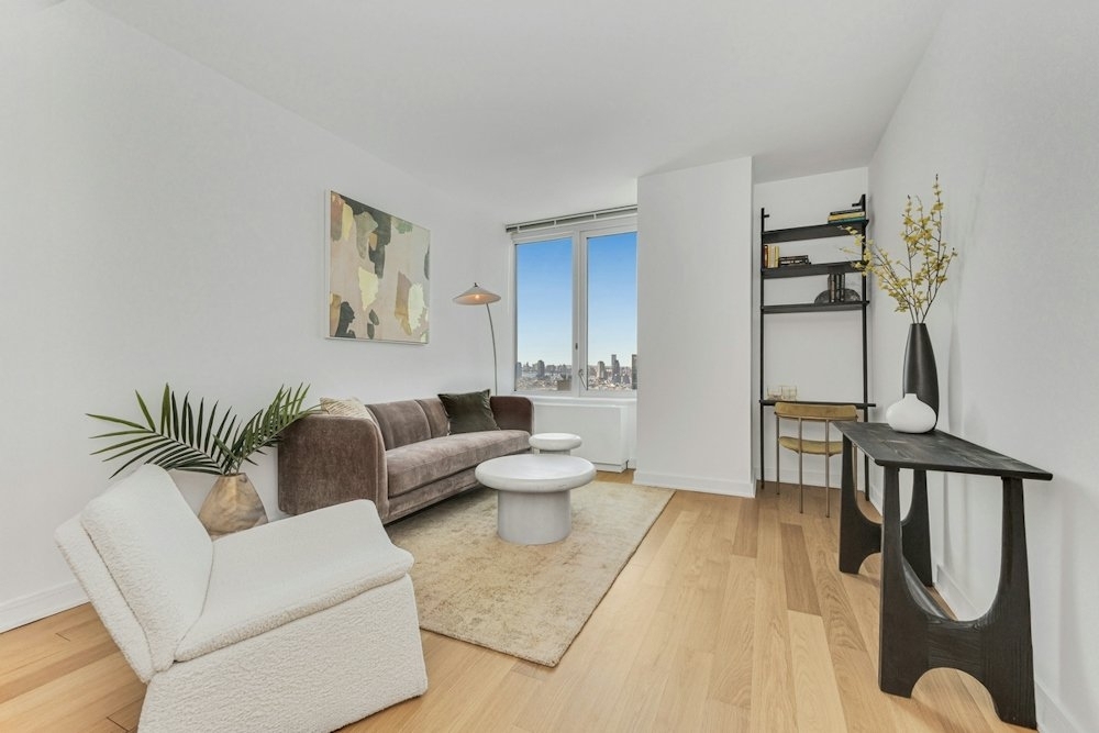 2BR in Long Island City - Photo 4