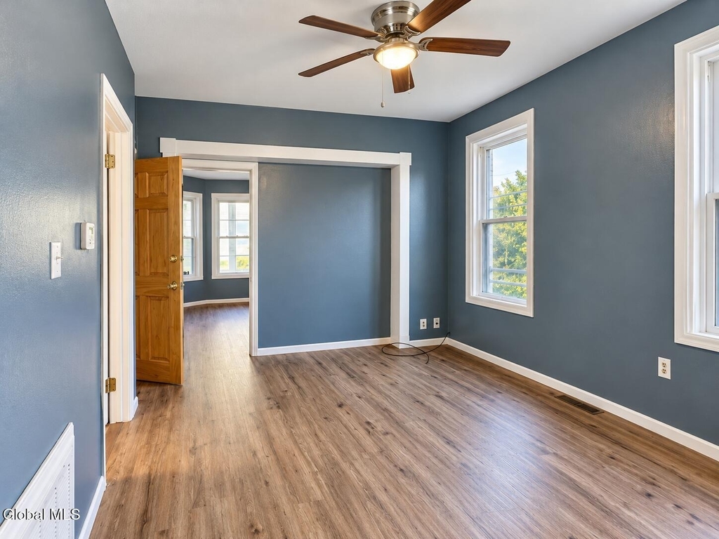 609 Crane Street - Photo 2