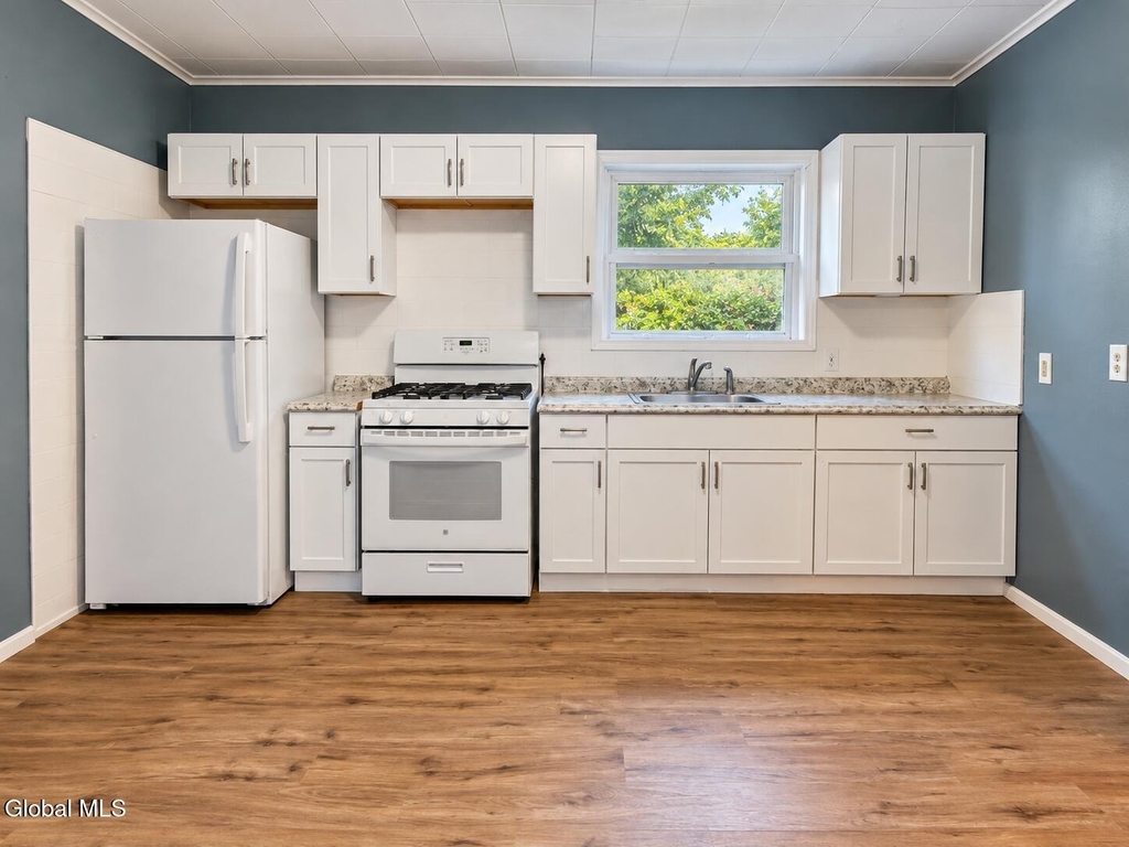 609 Crane Street - Photo 11