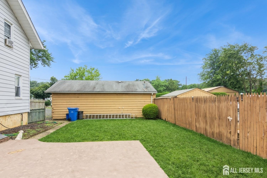 176 Manalapan Road - Photo 13