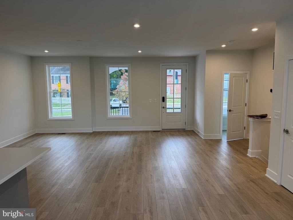 9659 Grant Avenue - Photo 2