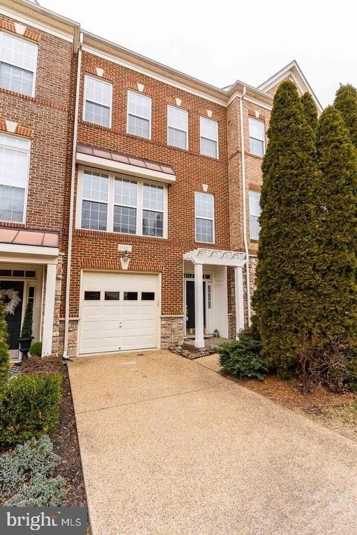 21927 Windy Oaks Square - Photo 1