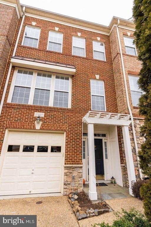 21927 Windy Oaks Square - Photo 0