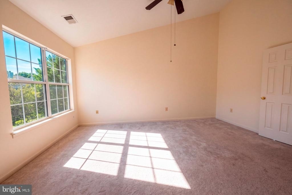 47679 Comer Square - Photo 9