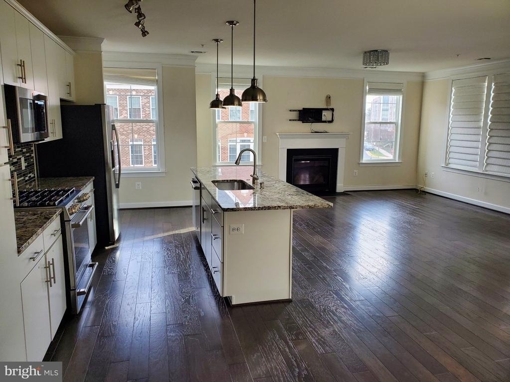 13740 Endeavour Drive - Photo 7