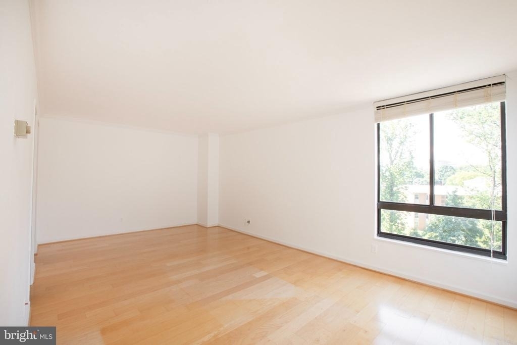 1800 Old Meadow Road - Photo 9
