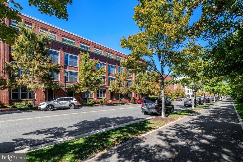 1418 Main Line Boulevard - Photo 36