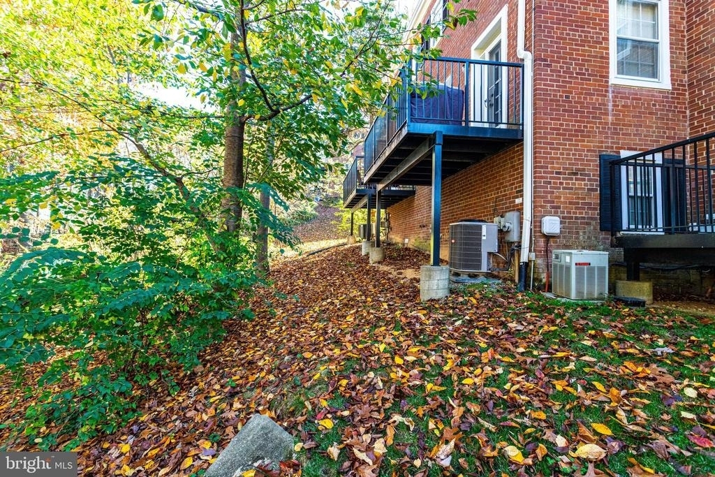 2723 S Buchanan Street - Photo 2