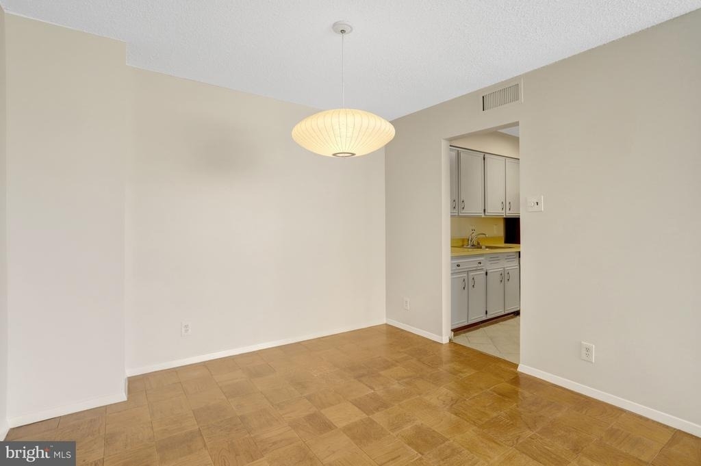 3800 Fairfax Drive - Photo 2