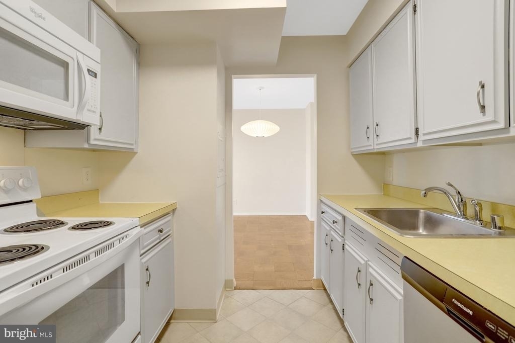 3800 Fairfax Drive - Photo 3
