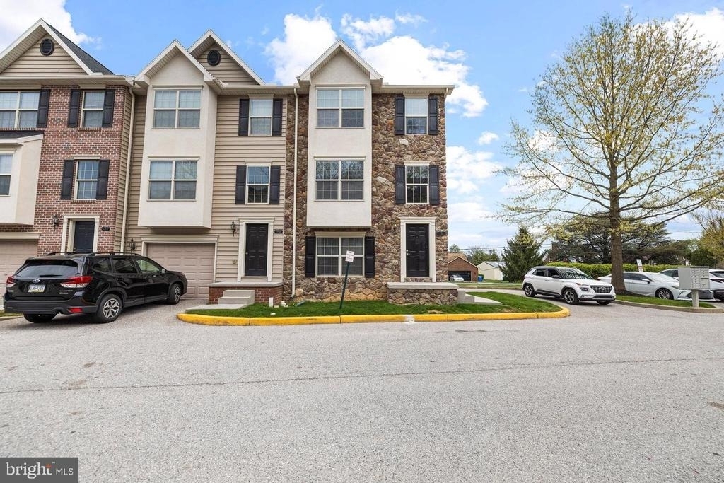 27 Shady Tree Court - Photo 0
