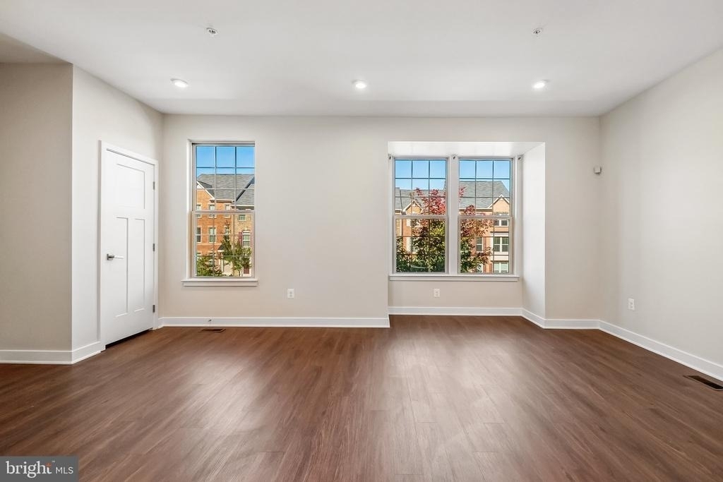5904 Richmanor Terrace - Photo 7