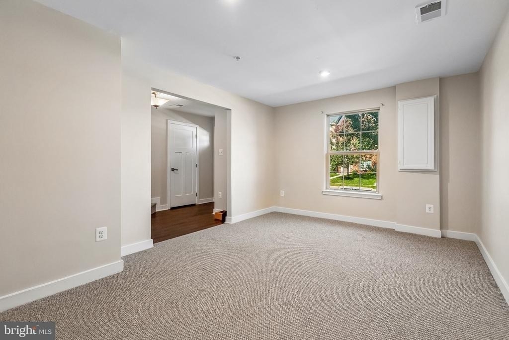 5904 Richmanor Terrace - Photo 15