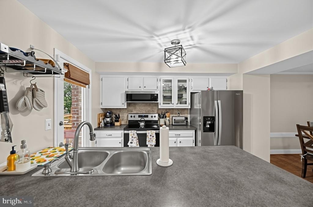 8006 Broken Reed Court - Photo 10