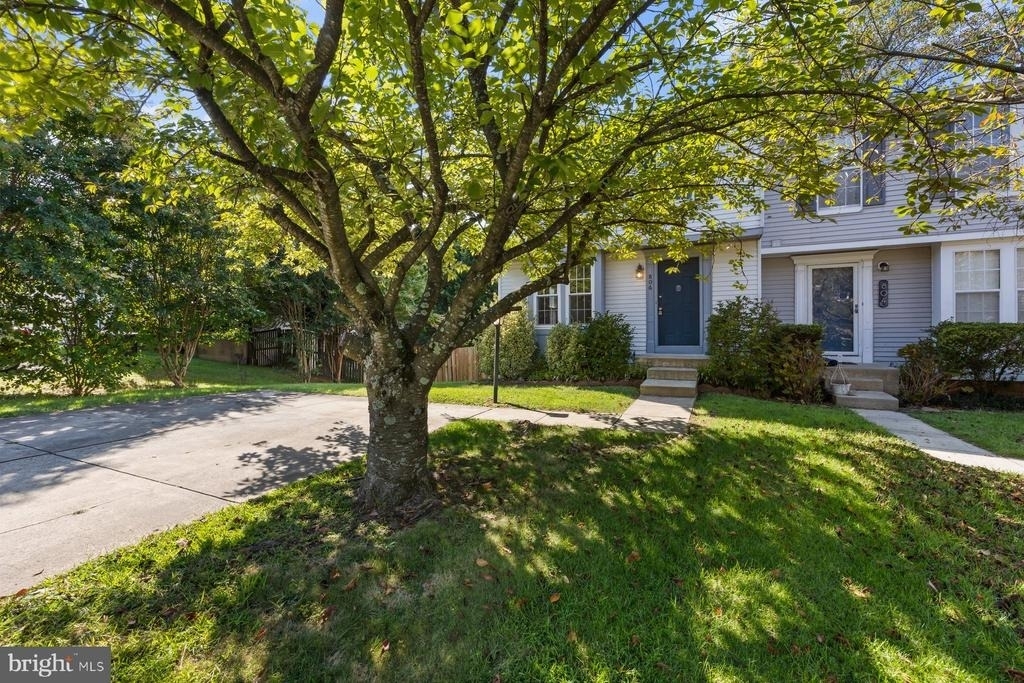 806 Lilac Court - Photo 1