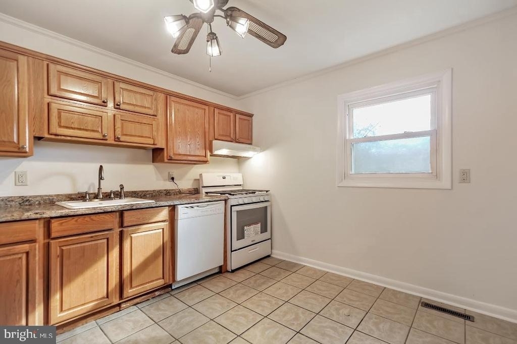 996 Boggs Drive - Photo 4