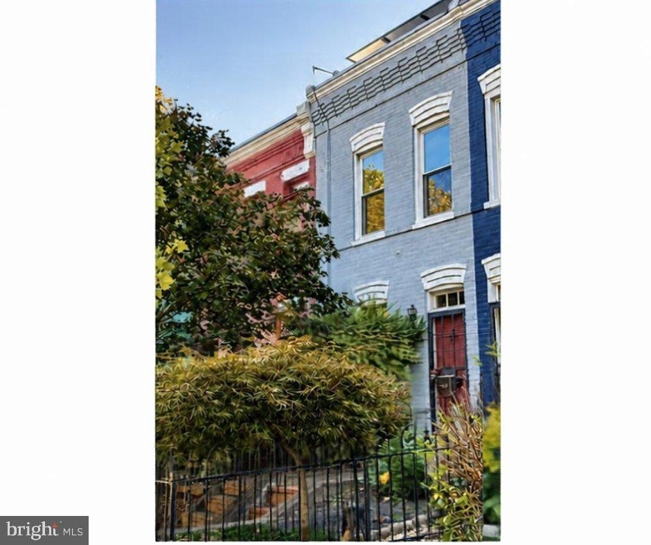 240 14th Street Ne - Photo 0