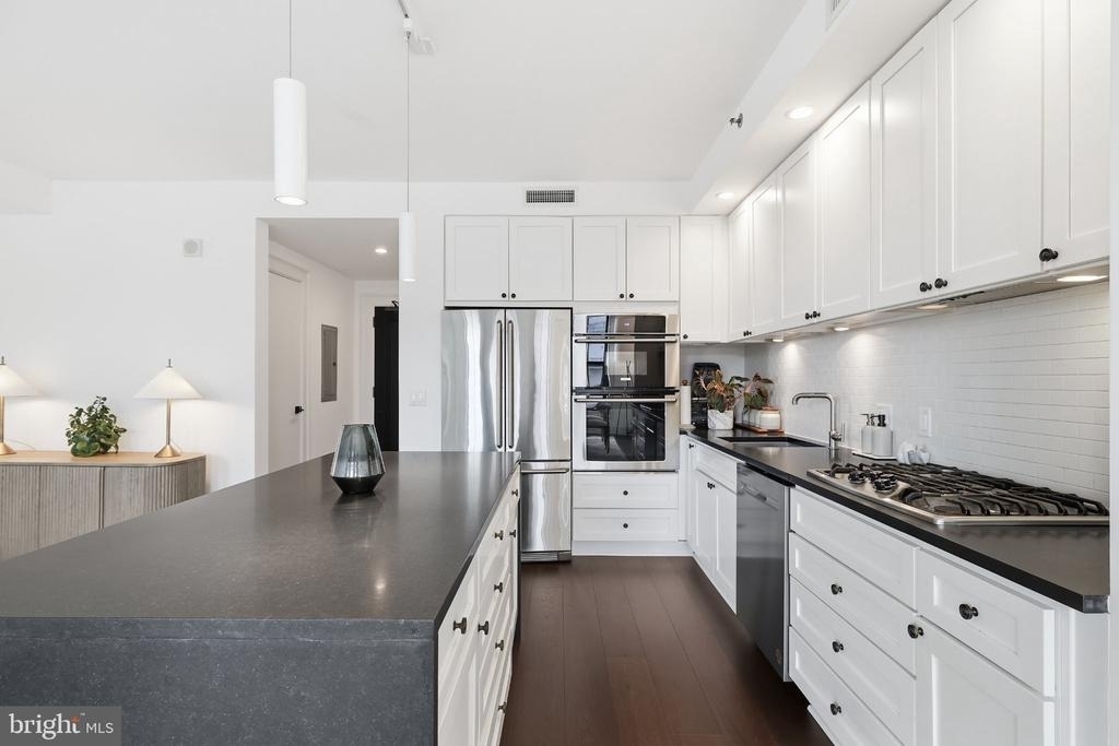 1011 M Street Nw - Photo 2
