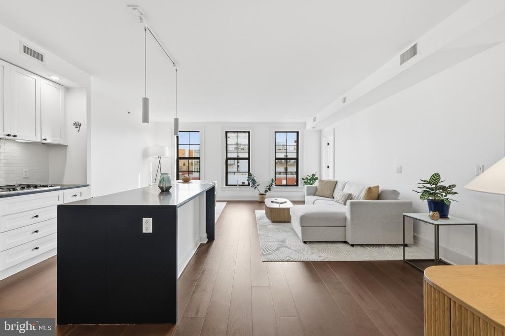 1011 M Street Nw - Photo 1