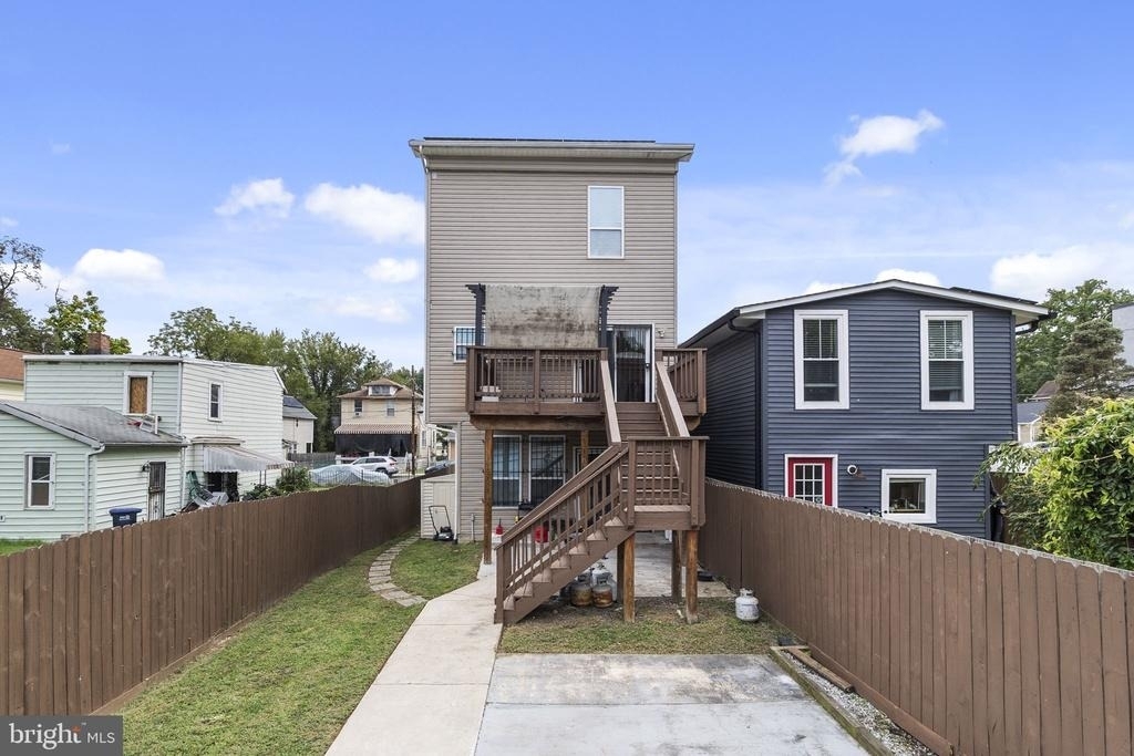 1048 48th Place Ne - Photo 7