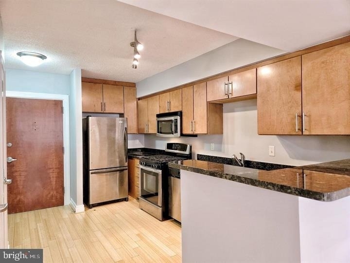 915 E Street Nw - Photo 6