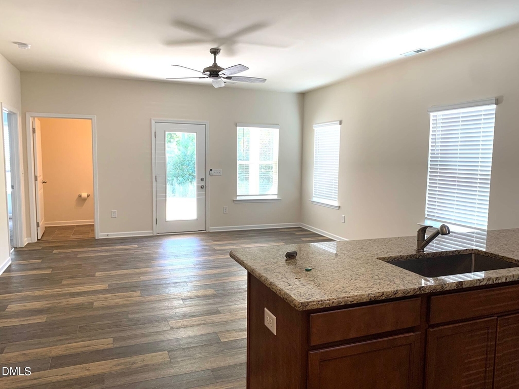 528 Lionheart Lane - Photo 2