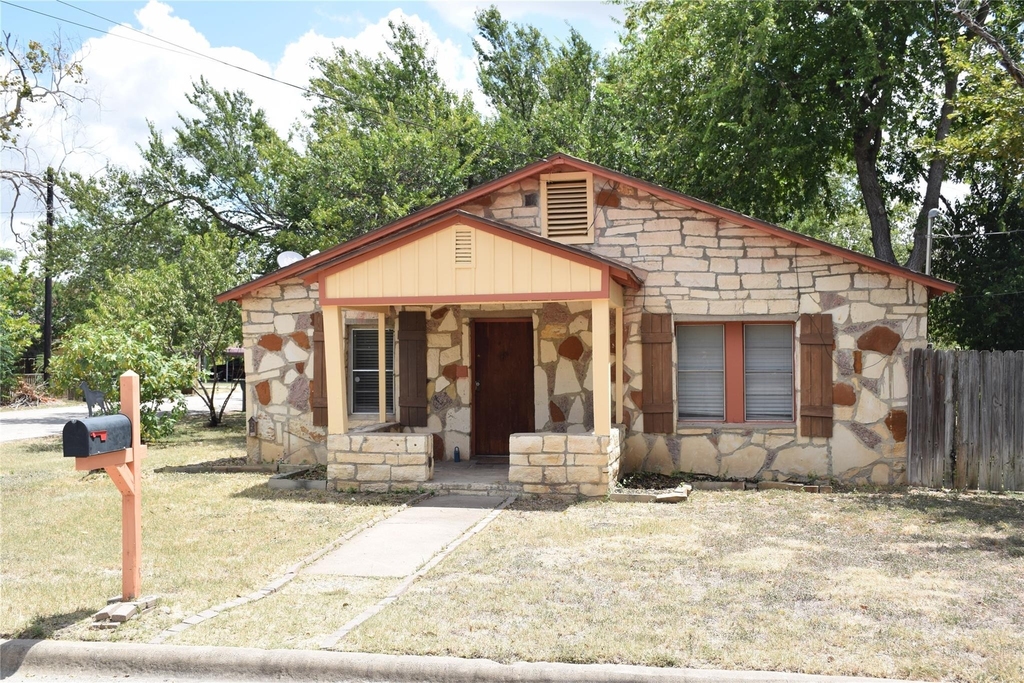 1601 Pine St - Photo 0