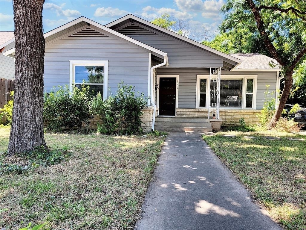 1009 E 38 1/2 St - Photo 0