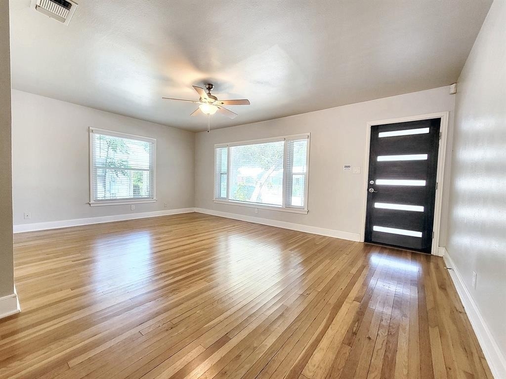 1009 E 38 1/2 St - Photo 1