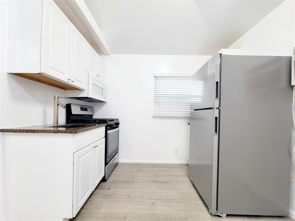 1009 E 38 1/2 St - Photo 17