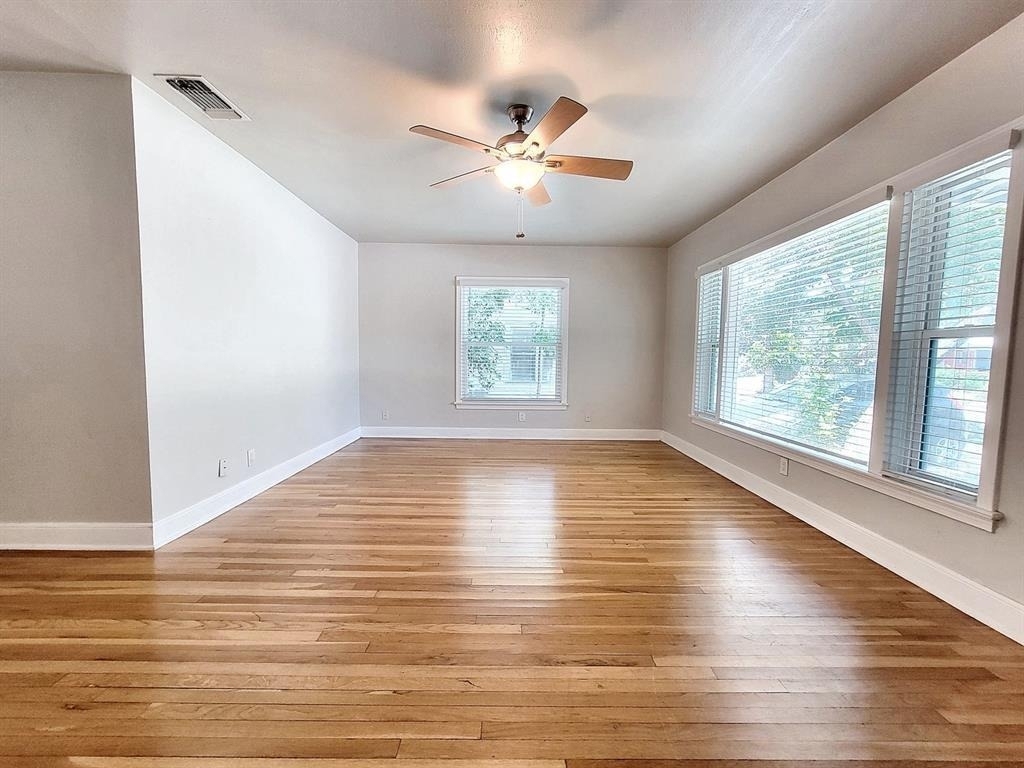 1009 E 38 1/2 St - Photo 2