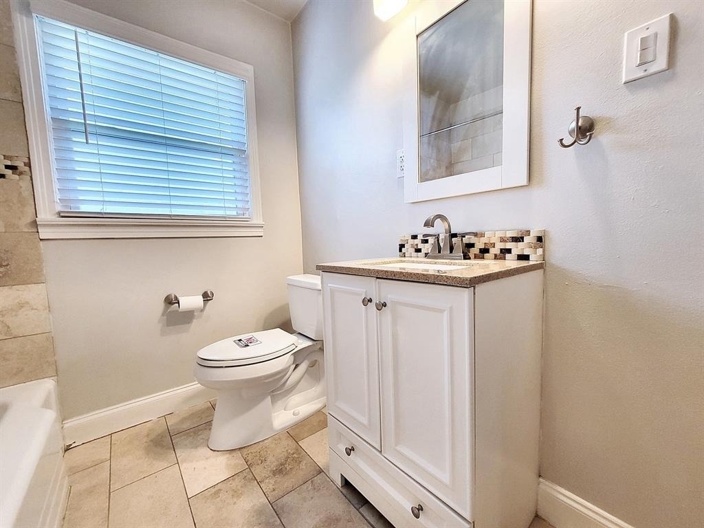 1009 E 38 1/2 St - Photo 7