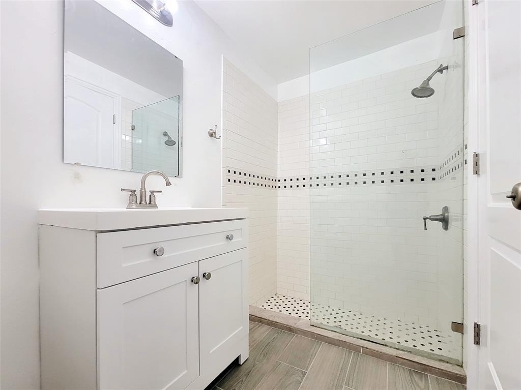 1009 E 38 1/2 St - Photo 18