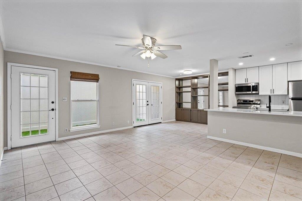 6718 Silvermine Dr - Photo 4