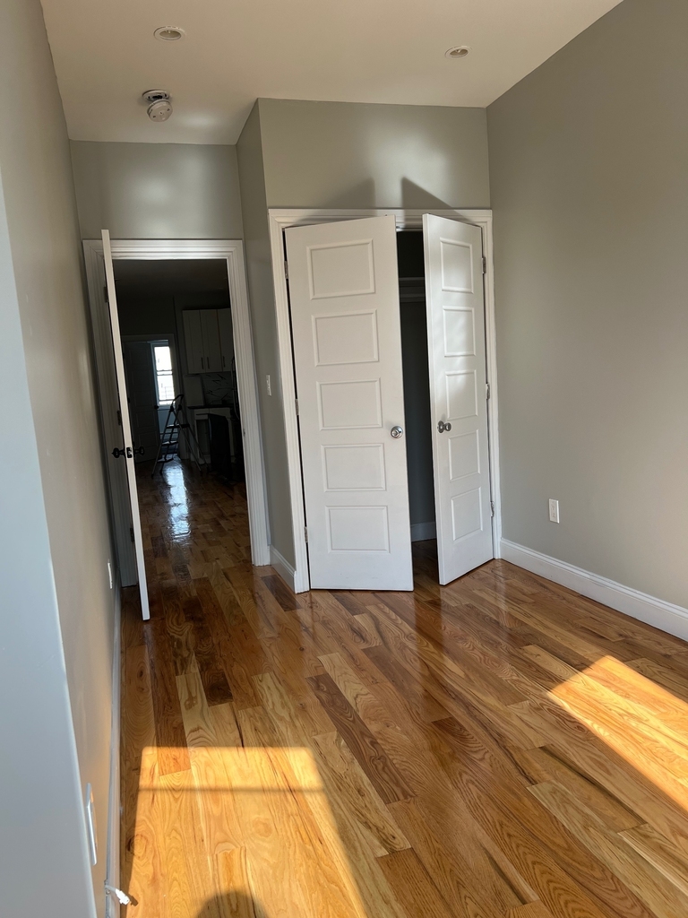 593 Barbey Street - Photo 4