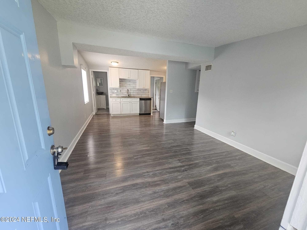 6440 Lockhart Drive E - Photo 6