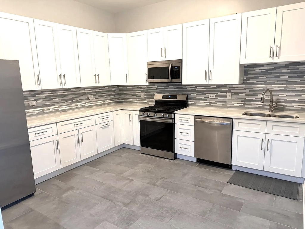9 W Quincy Street - Photo 2
