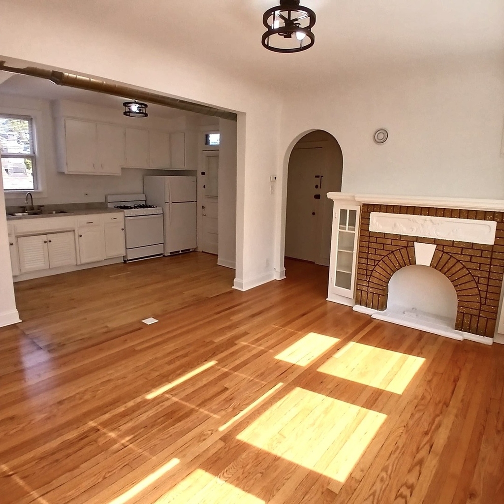 6452 W Dickens Avenue - Photo 4