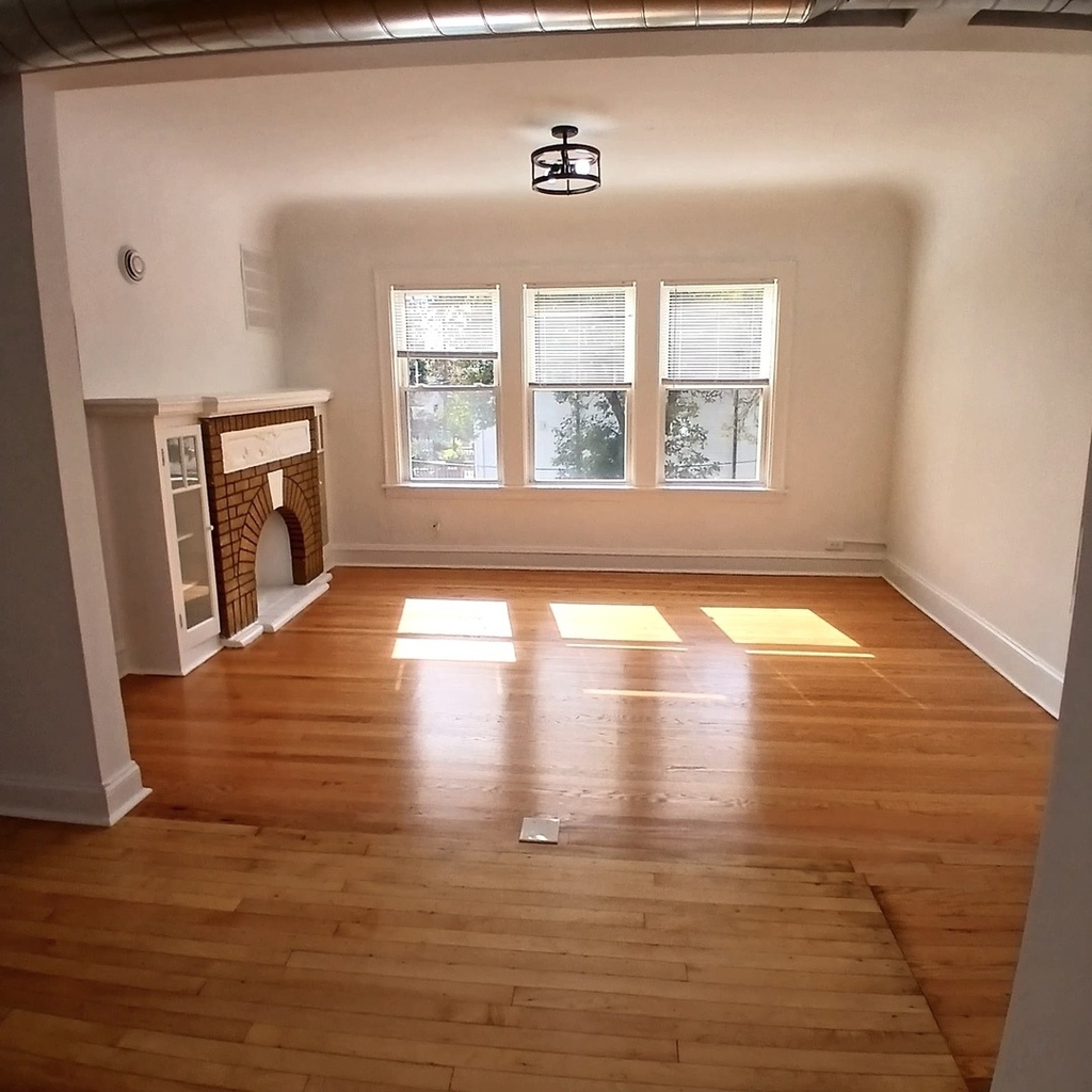 6452 W Dickens Avenue - Photo 3