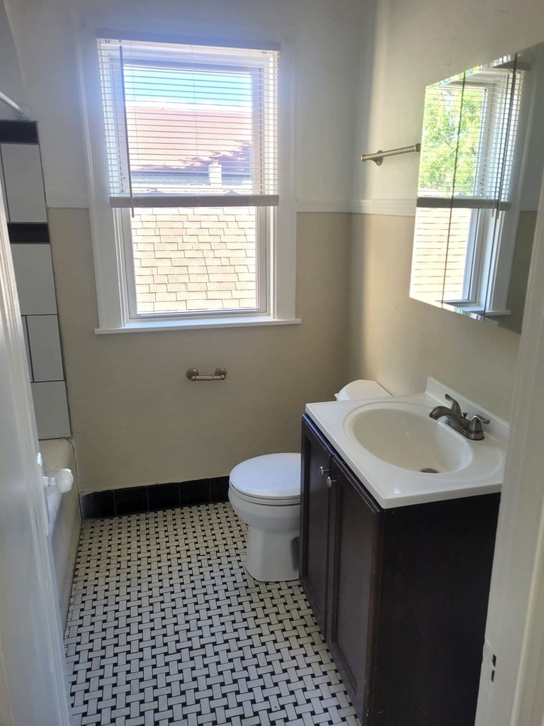 6452 W Dickens Avenue - Photo 9