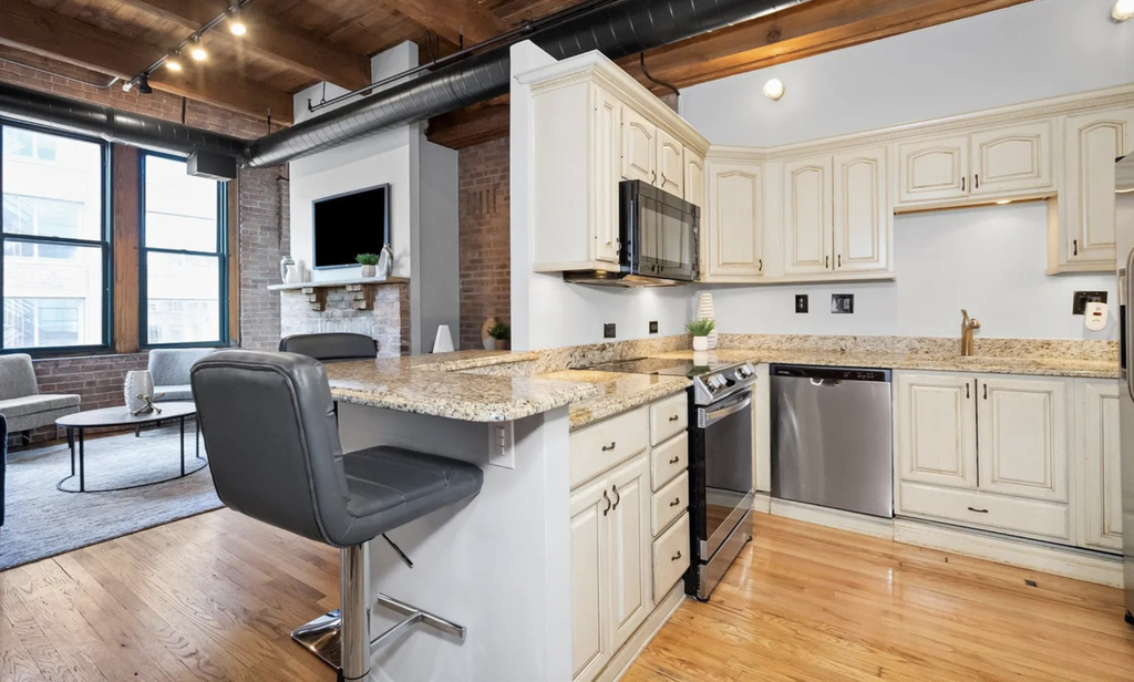 331 S Peoria Street - Photo 5