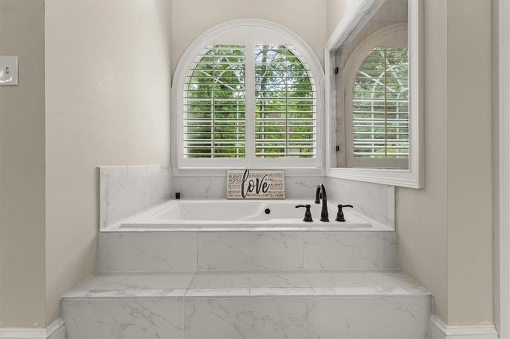 4512 Woodhaven Ne - Photo 13