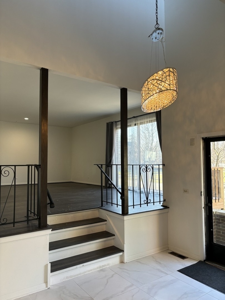806 Harvard Street - Photo 2