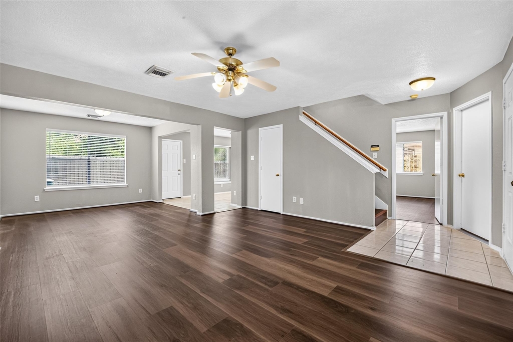 9707 Royal Crest Way - Photo 3